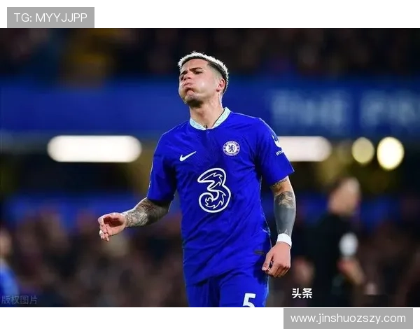 慈善拳击赛切尔西名宿乔迪莫里斯战胜热刺名宿本特利荣耀获胜